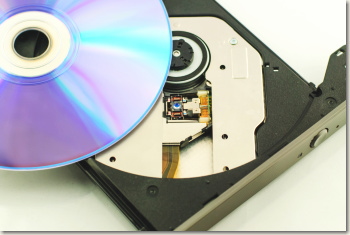 薄型 DVD ドライブと光学レンズ